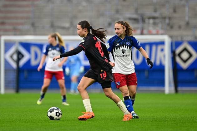 Soccer I Women I Season 2025 2026 I DFB Cup I Round of 16 I Hamburger SV Bayer 04 Leverkusen I 16 11 2025 Loreen Bender 19, Bayer 04 Leverkusen on the ball Hamburg Volksparkstadion Hamburg Germany Copyright: xLobeca FelixxSchlikisx