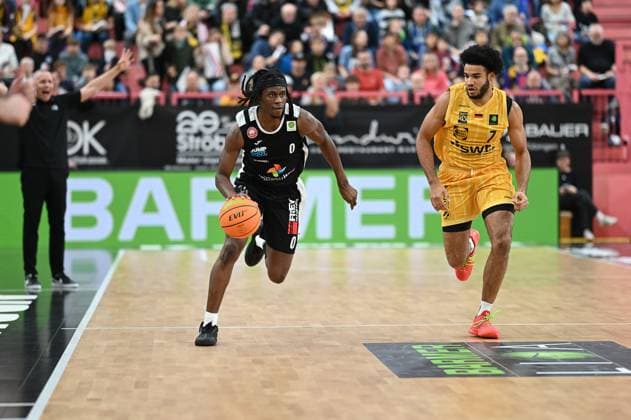 Osawe Paderborn Baskets, 00 vs Silas Oriane Tigers Tuebingen, 07 GER, Tigers Tuebingen vs Gartenzaun24 Baskets Paderborn, Basketball, Men, Pro A, 2 Barmer Basketball Bundesliga, Season 2025 2026, 16 11 2025 GER, Tigers Tuebingen vs Gartenzaun24 Baskets Paderborn, Basketball, Men, Pro A, 2 Barmer Basketball Bundesliga, Season 2025 2026, 16 11 2025 Tuebingen Copyright: xEibner-Pressefoto NicolasxWoernx EP_NWN