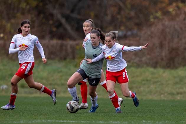 Regionalliga Nordost Frauen RB Leipzig II vs 1 FFV Erfurt Leipzig 16 11 2025 Zoe Werner 2 RasenBallsport Leipzig II vs Jasmin Sautter 4 1 FFV Erfurt Regionalliga Nordost Frauen RB Leipzig II vs 1 FFV Erfurt Sportanlage Gontardweg GF 1 16 11 2025 Copyright: xBEAUTIFULxSPORTS Duehringx