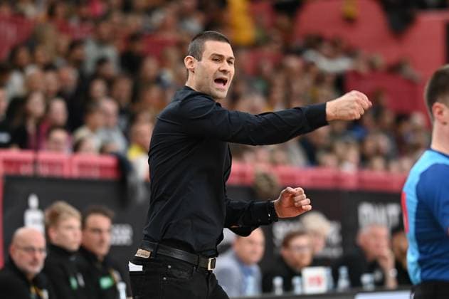 Milos Stankovic Paderborn Baskets, Head Coach Jubel, Emotions GER, Tigers Tuebingen vs Gartenzaun24 Baskets Paderborn, Basketball, Men, Pro A, 2 Barmer Basketball Bundesliga, Season 2025 2026, 16 11 2025 GER, Tigers Tuebingen vs Gartenzaun24 Baskets Paderborn, Basketball, Men, Pro A, 2 Barmer Basketball Bundesliga, Season 2025 2026, 16 11 2025 Tuebingen Copyright: xEibner-Pressefoto NicolasxWoernx EP_NWN