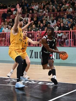 Osawe Paderborn Baskets, 00 GER, Tigers Tuebingen vs Gartenzaun24 Baskets Paderborn, Basketball, Men, Pro A, 2 Barmer Basketball Bundesliga, Season 2025 2026, 16 11 2025 GER, Tigers Tuebingen vs Gartenzaun24 Baskets Paderborn, Basketball, Men, Pro A, 2 Barmer Basketball Bundesliga, Season 2025 2026, 16 11 2025 Tuebingen Copyright: xEibner-Pressefoto NicolasxWoernx EP_NWN