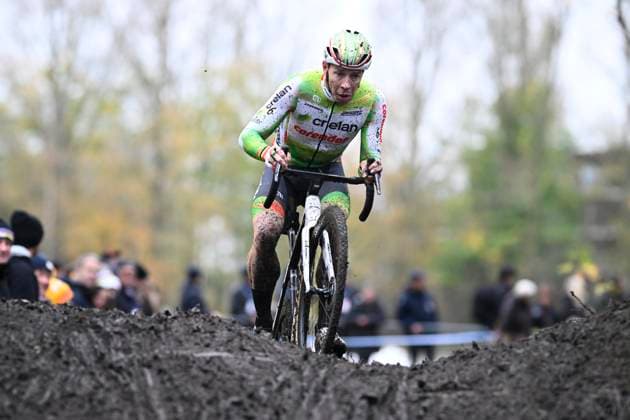 X2O Badkamers Trofee 2025-2026 Hamme HAMME, BELGIUM - NOVEMBER 16 : Sweeck Laurens of Crelan - Corendon during the 3rd leg of the Flandriencross X2O Badkamers Trofee 2025-2026 a cyclocross race for Men Elite on November 16, 2025 in Hamme, Belgium, 16 11 2025 ( Hamme Belgium  Copyright: xPeterxDexVoechtx