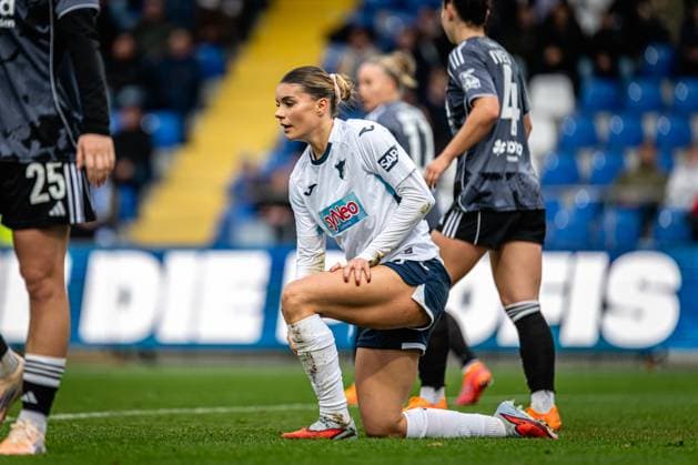 DFB Pokal Women TSG Hoffenheim Eintracht Frankfurt 16 11 2025 Selina Cerci 29 TSG Hoffenheim Women kneels injured on the pitch and holds her knee DFB Pokal Women TSG Hoffenheim vs Eintracht Frankfurt, at Dietmar Hopp Stadion in Hoffenheim Copyright: xBEAUTIFULxSPORTS Gelhardtx