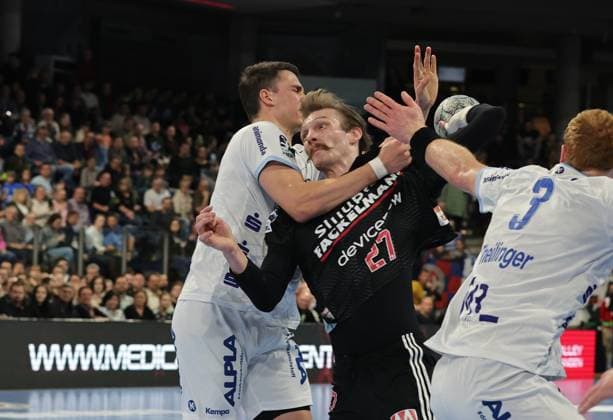 16 11 2025 Handball 1 Bundesliga DAIKIN HBL Season 2025 2026 12 Matchday HC Erlangen Metropolregion Nuremberg HCE TBV Lemgo Lippe DaMa xdaxmax Frederik Simak 8, TBV Lemgo Antonio Metzner 27, HC Erlangen HCE Nicolai Theilinger 3, TBV Lemgo