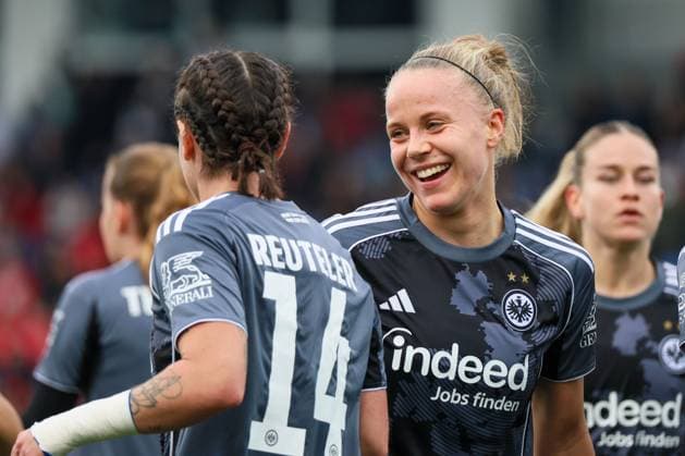 Sinsheim, Germany 16 November 2025 DFB Pokal Women 1 8 Final 2025 2026 TSG 1899 Hoffenheim vs Eintracht Frankfurt In the picture from left goal scorer Geraldine Reuteter SGE scores the goal to 3 2 for Eintracht Frankfurt and cheers with Pia Sophie Wolter SGE DFB regulations prohibit any use of photographs as image sequences and or quasi video Dietmar Hopp Stadion Baden Württemberg Copyright: xFotostandx xFantinix