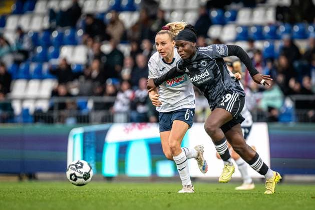 DFB Pokal Women TSG Hoffenheim Eintracht Frankfurt 16 11 2025 Vanessa Diehm 6 TSG Hoffenheim Women and Nicole Anyomi 19 Eintracht Frankfurt fight for the ball in an intense DFB Pokal Women TSG Hoffenheim vs Eintracht Frankfurt, at Dietmar Hopp Stadium in Hoffenheim Copyright: xBEAUTIFULxSPORTS Gelhardtx