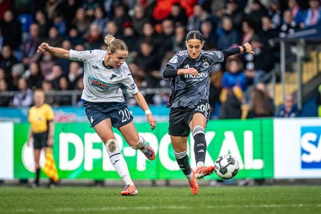 DFB Pokal Women TSG Hoffenheim Eintracht Frankfurt 16 11 2025 Ilayda Ac kgöz 20 Eintracht Frankfurt and Laura Gloning 20 TSG Hoffenheim Women fight for the ball in the DFB Pokal Women match DFB Pokal Women TSG Hoffenheim vs Eintracht Frankfurt, at Dietmar Hopp Stadion in Hoffenheim Copyright: xBEAUTIFULxSPORTS Gelhardtx
