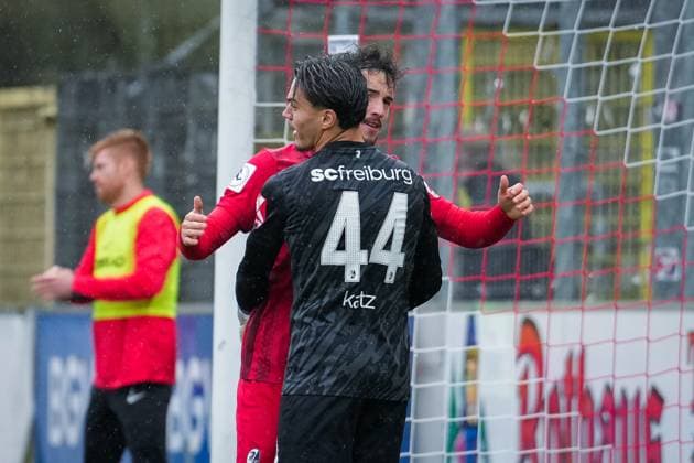 Germany, Football, Regionalliga Südwest, Season 2025 2026, Matchday 17 SC Freiburg II vs 1 FSV Mainz 05 II Dreisamstadion Freiburg David Schopper SC Freiburg II, 17 Kilian Katz SC Freiburg II, 44 Freiburg Dreisamstadion Baden Württemberg Germany Copyright: xFINLEYxMÖRCHx