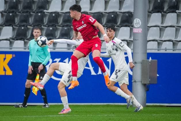Germany, Soccer, Regionalliga Südwest, Season 2025 2026, Matchday 17 SC Freiburg II vs 1 FSV Mainz 05 II Dreisamstadion Freiburg Leon Catak SC Freiburg II, 09 Philipp Schulz 1 FSV Mainz 05 II ,4 Freiburg Dreisamstadion Baden Württemberg Germany Copyright: xFINLEYxMÖRCHx