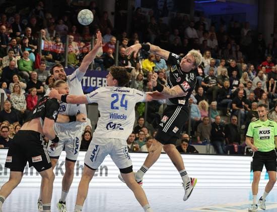 16 11 2025 Handball 1 Bundesliga DAIKIN HBL Season 2025 2026 12 Matchday HC Erlangen Metropolregion Nuremberg HCE TBV Lemgo Lippe DaMa xdaxmax Joel Willecke 24, TBV Lemgo Marek Nissen 6, HC Erlangen HCE