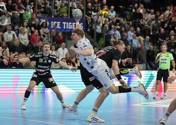 16 11 2025 Handball 1 Bundesliga DAIKIN HBL Season 2025 2026 12 Matchday HC Erlangen Metropolregion Nuremberg HCE TBV Lemgo Lippe DaMa xdaxmax Lukas Hutecek 2, TBV Lemgo