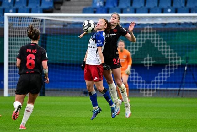 Soccer I Women I DFB Cup l Hamburger SV Women Bayer 04 Leverkusen Women I Round of 16 I Season 2025 2026 I 16 11 2025 I v l Brunnthaler Melanie HSV Women , Turanyi Lilla Bayer Leverkusen , Sportplatz Volksparkstadion, Stellingen Hamburg Germany