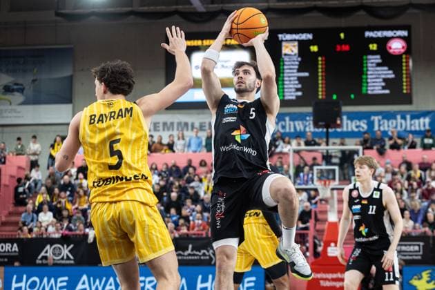 Tigers Tuebingen Paderborn Baskets, Men, 2 Bundesliga, Barmer 2 Basketball Bundesliga, pro A, 9 Spieltag, Spielzeit 2025 2026, 16 11 2025 Matej Silic Paderborn Baskets, 05 vs Kaya Bayram Tigers Tuebingen, 05