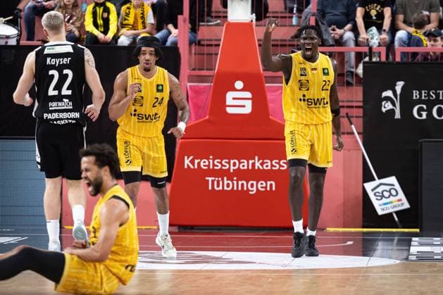 Tigers Tuebingen Paderborn Baskets, Men, 2 Bundesliga, Barmer 2 Basketball Bundesliga, pro A, 9 Spieltag, Spielzeit 2025 2026, 16 11 2025 Melkisedek Moreaux Tigers Tuebingen, 23 celebrates Miles Tention Tigers Tuebingen, 03