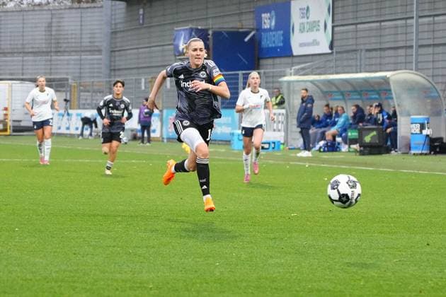 Laura Freigang 10 Eintracht Frankfurt sprints towards the ball in the foreground as Jill Janssens 9 TSG Hoffenheim Women , Melissa Kössler 25 TSG Hoffenheim Women and Selina Cerci 29 TSG Hoffenheim Women follow TSG Hoffenheim Women against Eintracht Frankfurt in the DFB Cup at the Dietmar Hopp Stadium in Hoffenheim Copyright: xspeedshotx