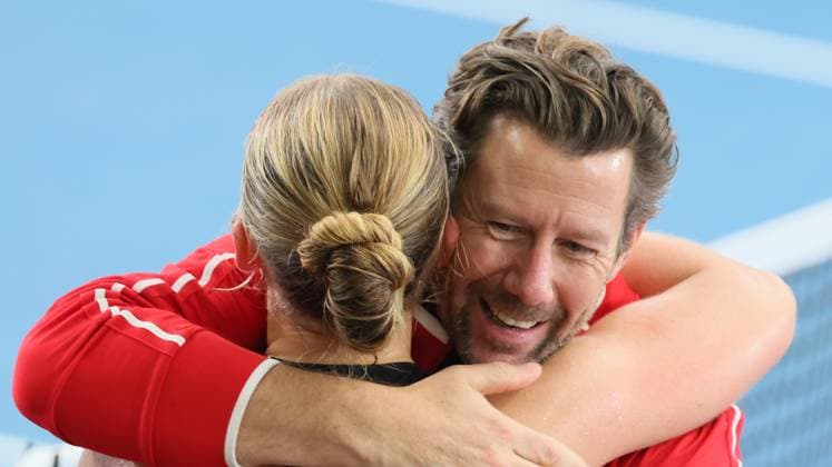 Belgian Jeline Vandromme celebrates with team captain Wim Fissette after winning a tennis match against German Friedsam, during the meeting between Belgium and Germany in the Billie Jean King Cup Play-offs, on Sunday 16 November 2025 in Ismaning, Germany. PHOTO BENOITxDOPPAGNE  x141986657x