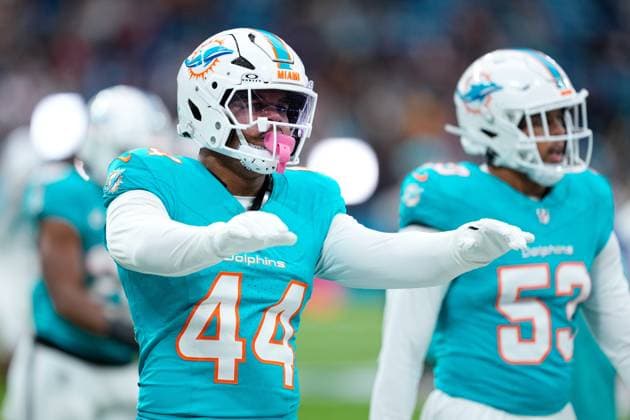 November 16, 2025, Madrid, Madrid, Spain: Chop Robinson of the Miami Dolphins warms up during the National Football League NFL, American Football Herren, USA 2025 Madrid Game, match played between Miami Dolphins and Washington Commanders at Santiago Bernabeu stadium on November 16, 2025, in Madrid, Spain. Madrid Spain - ZUMAa181 20251116_zaa_a181_012 Copyright: xOscarxJ.xBarrosox