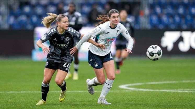 v li Nadine Riesen SGE, 22 , Chiara Hahn TSG, 23 , duel, duel, tackle, tackling, dynamics, action, action, 16 11 2025, Sinsheim Hoffenheim Germany , football, DFB Pokal der Frauen, Achtelfinale, TSG 1899 Hoffenheim Eintracht Frankfurt, DFB DFL REGULATIONS PROHIBIT ANY USE OF PHOTOGRAPHS AS IMAGE SEQUENCES AND OR QUASI VIDEO xozx