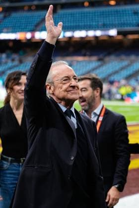 November 16, 2025, Madrid, Madrid, Spain: Florentino Perez, President of Real Madrid, greets the supporters during the National Football League NFL, American Football Herren, USA 2025 Madrid Game, match played between Miami Dolphins and Washington Commanders at Santiago Bernabeu stadium on November 16, 2025, in Madrid, Spain. Madrid Spain - ZUMAa181 20251116_zaa_a181_017 Copyright: xOscarxJ.xBarrosox