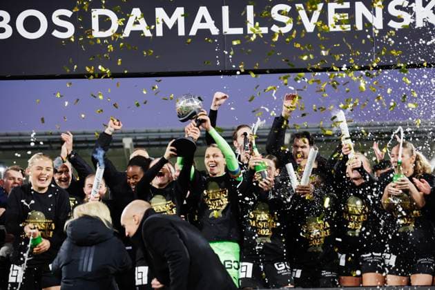 GOTHENBURG, SWEDEN 20251116 Häcken celebrates being Swedish champions after Sunday s women s Swedish football match between BK Häcken FF and Pitea IF DFF at Bravida Arena GÖTEBORG SWEDEN x9200x  Copyright: xAdamxIhse TTx WOMEN S SWEDISH HÄCKEN-PITEA