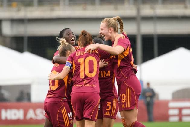 Lucia Di Guglielmo of A.S. Roma Femminile celebrates after scoring the goal during the Serie A Women s match between A.S. Roma and SS Lazio, at the Tre Fontane Stadium in Rome, Italy, on November 16, 2025.  Copyright: xMarioxQuartapelle IPAxSportx xipa-agency.netx xx IPA_68023745 IPA_Agency_IPA68023745