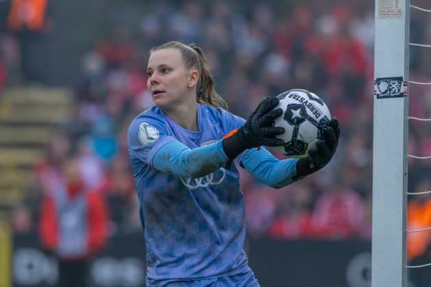 Ingolstadt, Germany 16 November 2025 DFB Pokal Women 1 8 Final 2025 2026 FC Ingolstadt 04 vs FC Bayern Munich In the picture goalkeeper Anna Lena Daum FCI ESV Stadion Bayern Copyright: xFotostandx xSchäferx