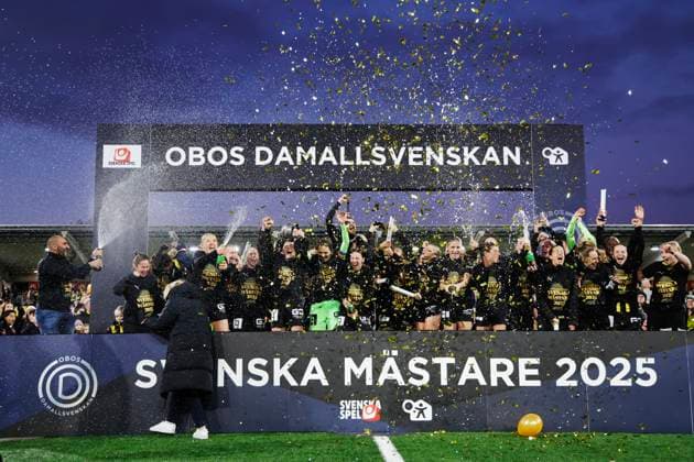 GOTHENBURG, SWEDEN 20251116 Häcken celebrates being Swedish champions after Sunday s women s Swedish football match between BK Häcken FF and Pitea IF DFF at Bravida Arena GÖTEBORG SWEDEN x9200x  Copyright: xAdamxIhse TTx WOMEN S SWEDISH HÄCKEN-PITEA