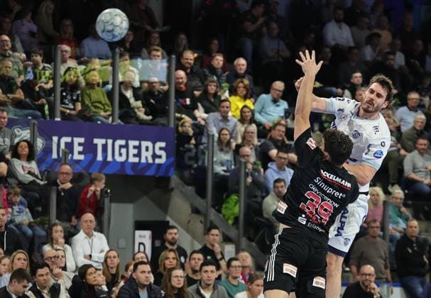 16 11 2025 Handball 1 Bundesliga DAIKIN HBL Season 2025 2026 12 Matchday HC Erlangen Metropolregion Nuremberg HCE TBV Lemgo Lippe DaMa xdaxmax Tobias Buck 39, HC Erlangen HCE Tim Suton 23, TBV Lemgo