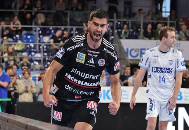 16 11 2025 Handball 1 Bundesliga DAIKIN HBL Season 2025 2026 12 Matchday HC Erlangen Metropolitan Region Nuremberg HCE TBV Lemgo Lippe DaMa xdaxmax Cheers Joy Milos Kos 5, HC Erlangen HCE clenches fists Fists