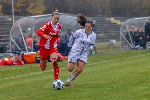 Ingolstadt, Germany 16 November 2025 DFB Pokal Women 1 8 Final 2025 2026 FC Ingolstadt 04 vs FC Bayern Munich Pictured from left in a duel Giulia Gwinn FCB and Mara Winter FCI ESV Stadion Bayern Copyright: xFotostandx xSchäferx