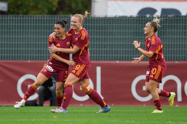 AS Roma s Lucia Di Guglielmo and AS Roma s Annalena Rieke celebrates after scoring the goal 1-0 during the Italian Football Championship League A Women 2025 2026 match between AS Roma vs SS Lazio at the Tre Fontane stadium on 16 November 2025.  Copyright: xFabrizioxCorradetti IPAxSportx xipa-agency.netx xx IPA_68023923 IPA_Agency_IPA68023923