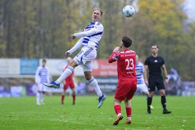 Niederrheinpokal SV Sonsbeck MSV Duisburg FOR EDITORIAL PURPOSES ONLY p Football Niederrheinpokal SV Sonsbeck MSV Duisburg on 16 11 25 in the Willy Lemkens Sportpark in Sonsbeck Florian Krüger Duisburg Duisburg Duisburg Copyright JakobxKlos Copyright: JakobxKlos doc83aeyjho2s111js0jlu4 ,EDITORIAL USE ONLY Copyright: JakobxKlos
