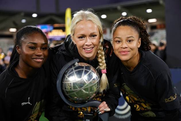 GOTHENBURG, SWEDEN 20251116 Häcken s Monica Jusu Bah, Lisa Löwing and Felicia Schröder lift the Crown Princess Victoria s trophy as Häcken celebrates being Swedish champions after Sunday s women s Swedish football match between BK Häcken FF and Pitea IF DFF at Bravida Arena GÖTEBORG SWEDEN x9200x  Copyright: xAdamxIhse TTx WOMEN S SWEDISH HÄCKEN-PITEA
