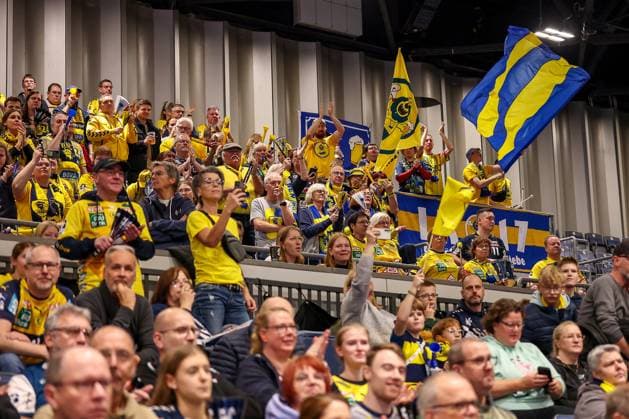 16 11 2025, Handball, HBL, Bergischer HC Rhein Neckar Löwen, Mitsubishi Electric HALLE Düsseldorf The full guest block with the fans in the stands North Rhine-Westphalia Germany