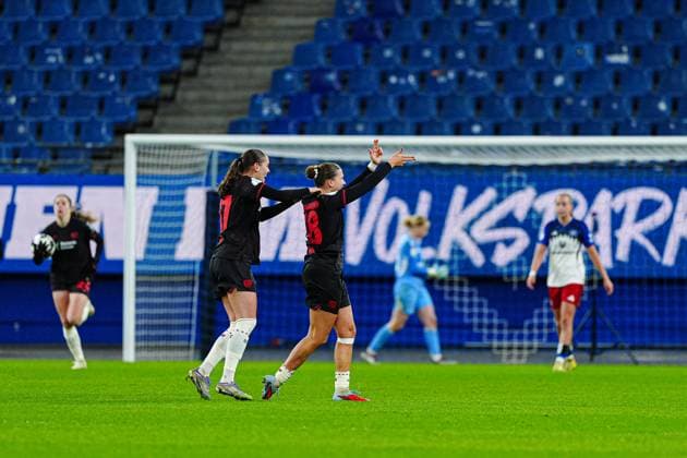Goal celebration Bayer 04 Leverkusen after scoring 1 1 Julia Mickenhagen Bayer 04 Leverkusen, 18 GER, Hamburger SV vs Bayer 04 Leverkusen, Women, Football, DFB Pokal, Round of 16, 2025 2026 season, 16 11 2025 GER, Hamburger SV vs Bayer 04 Leverkusen, Women, Football, DFB Pokal, Round of 16, 2025 2026 season, 16 11 2025 Hamburg Copyright: xEibner-Pressefoto MarcelxvonxFehrnx EP_MFN