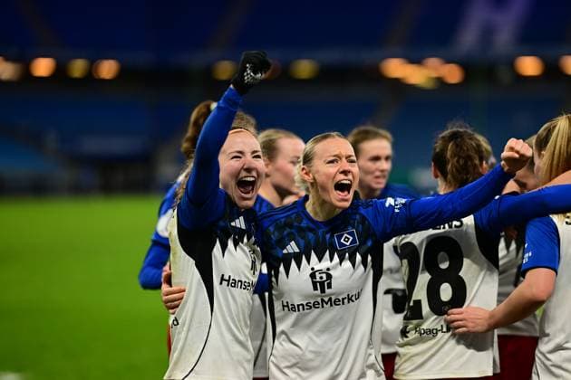 Soccer I Women I Season 2025 2026 I DFB Cup I Round of 16 I Hamburger SV Bayer 04 Leverkusen I 16 11 2025 Cheers, excitement, enthusiasm, euphoria, joy, happiness, cheerfulness at Melanie Brunnthaler 11, Hamburger SV and Sophie Hillebrand 22, Hamburger SV Hamburg Volksparkstadion Hamburg Germany Copyright: xLobeca FelixxSchlikisx