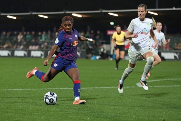 DFB Pokal Women RB Leipzig SV Werder Bremen 16 11 2025 Delice Boboy 17, RB Leipzig takes a shot on goal Football, DFB Pokal Women, Season 2025 2026, Round of 16 RB Leipzig vs SV Werder Bremen on 16 11 2025, Training Center Cottaweg, Leipzig DFB REGULATIONS PROHIBIT ANY USE OF PHOTOGRAPHS AS IMAGE SEQUENCES AND OR QUASI VIDEO Copyright: xBEAUTIFULxSPORTS JanxKaeferx