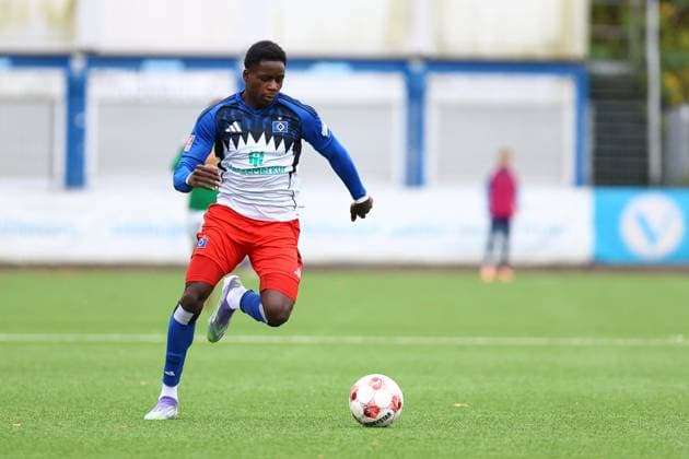 19 Raif Adam Hamburger SV U21 Fußball I Herren I Regionalliga Nord I Saison 2025 2026 I 19 Spieltag I Hamburger SV U21 HSC Hannover I 16 11 2025 I Stadion Hoheluft