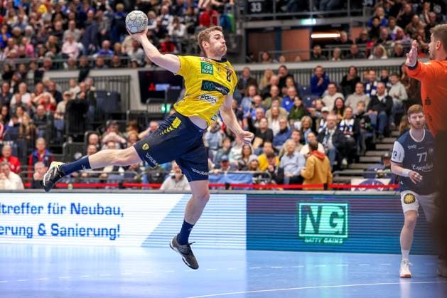16 11 2025, Handball, HBL, Bergischer HC Rhein Neckar Löwen, Mitsubishi Electric HALLE Düsseldorf Tim Nothdurft Rhein Neckar Löwen 08 throws on goal North Rhine-Westphalia Germany