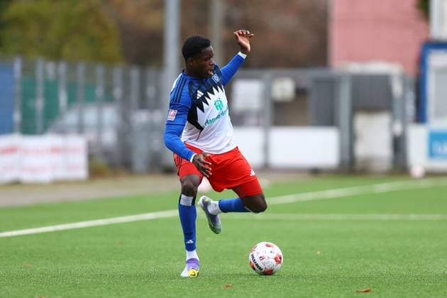 19 Raif Adam Hamburger SV U21 Fußball I Herren I Regionalliga Nord I Saison 2025 2026 I 19 Spieltag I Hamburger SV U21 HSC Hannover I 16 11 2025 I Stadion Hoheluft