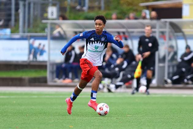 21 Arnaud Astel Riedel Hamburger SV U21 Fußball I Herren I Regionalliga Nord I Saison 2025 2026 I 19 Spieltag I Hamburger SV U21 HSC Hannover I 16 11 2025 I Stadion Hoheluft