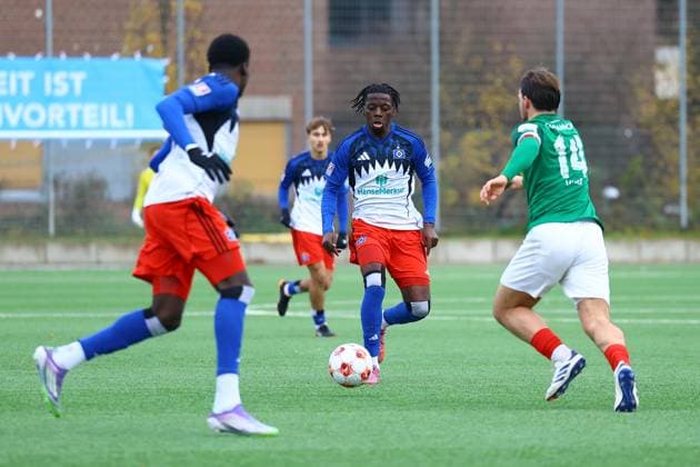 18 Glory Eliel Kiveta Ndongalasiya Hamburger SV U21 Fußball I Herren I Regionalliga Nord I Saison 2025 2026 I 19 Spieltag I Hamburger SV U21 HSC Hannover I 16 11 2025 I Stadion Hoheluft