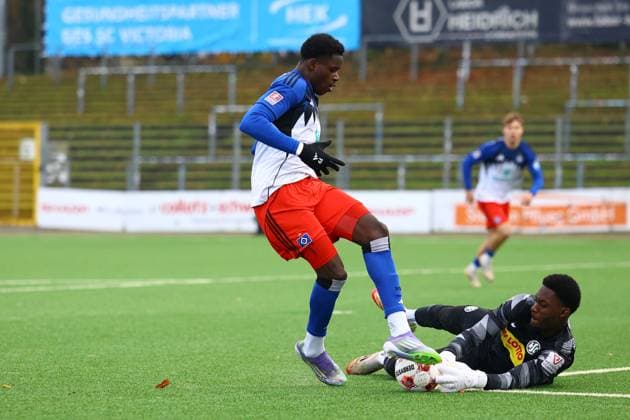 19 Raif Adam Hamburger SV U21 , 12 Kevin Ansu HSC Hannover Fußball I Herren I Regionalliga Nord I Saison 2025 2026 I 19 Spieltag I Hamburger SV U21 HSC Hannover I 16 11 2025 I Stadion Hoheluft
