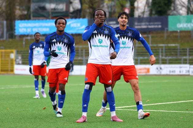 18 Glory Eliel Kiveta Ndongalasiya Hamburger SV U21 celebrates his goal to make it 4 1 Football I Mens I Regionalliga Nord I Season 2025 2026 I Matchday 19 I Hamburger SV U21 HSC Hannover I 16 11 2025 I Stadion Hoheluft