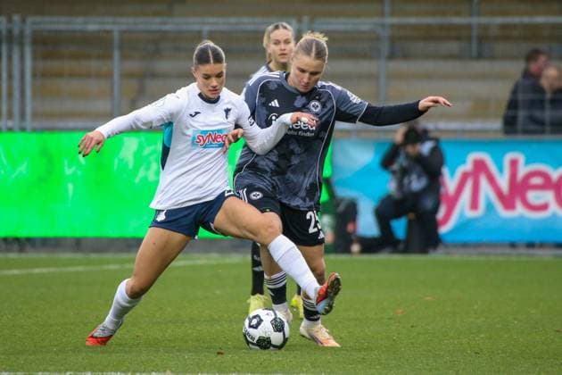 16 11 2025, xgrfx, Fußball DFB Pokal Frauen Achtelfinale , TSG Hoffenheim Eintracht Frankfurt v l Selina Cerci TSG Hoffenheim , Jella Veit Eintracht Frankfurt DFL DFB REGULATIONS PROHIBIT ANY USE OF PHOTOGRAPHS as IMAGE SEQUENCES and or QUASI VIDEO Dietmar Hopp Stadion
