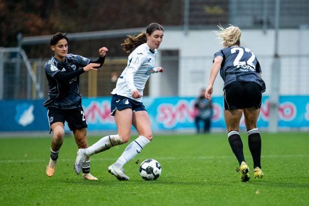 Chiara Hahn TSG Hoffenheim, 23 in duel with Dilara Acikgoez Eintracht Frankfurt, 29 , Nadine Riesen Eintracht Frankfurt, 22 , GER, TSG 1899 Hoffenheim vs Eintracht Frankfurt, Womens DFB Cup, round of 16, 2025 2026 season, 16 11 2025 DFB regulations prohibit any use of photographs as image sequences and or quasi video GER, TSG 1899 Hoffenheim vs Eintracht Frankfurt, Fußball Frauen DFB Pokal, Achtelfinale, Saison 2025 2026, 16 11 2025 Hoffenheim Copyright: xEibner-Pressefoto Memmlerx EP_MMR