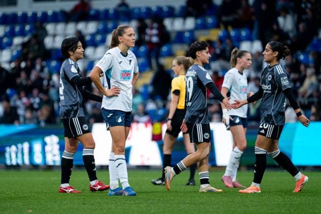 Lisann Kaut TSG Hoffenheim, 04 is disappointed about the defeat and the elimination from the competition, behind Remina Chiba Eintracht Frankfurt, 15 , Dilara Acikgoez Eintracht Frankfurt, 29 , Ilayda Acikgoez Eintracht Frankfurt, 20 , GER, TSG 1899 Hoffenheim vs Eintracht Frankfurt, Football Women DFB Pokal, Round of 16, 2025 2026 season, 16 11 2025 DFB regulations prohibit any use of photographs as image sequences and or quasi video GER, TSG 1899 Hoffenheim vs Eintracht Frankfurt, Football Women DFB Pokal, Round of 16, 2025 2026 season, 16 11 2025 Hoffenheim Copyright: xEibner-Pressefoto Memmlerx EP_MMR