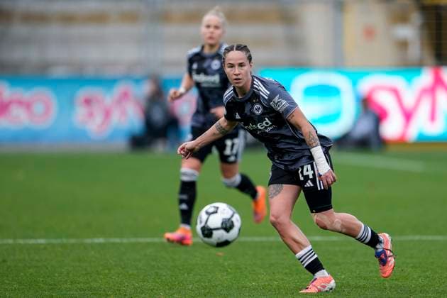 Geraldine Reuteler SGE, 14 , on the ball, cropped, full body, single image, single photo, action, action, 16 11 2025, Sinsheim Hoffenheim Germany , Football, DFB Cup Women, Round of 16, TSG 1899 Hoffenheim Eintracht Frankfurt, DFB DFL REGULATIONS PROHIBIT ANY USE OF PHOTOGRAPHS AS IMAGE SEQUENCES AND OR QUASI VIDEO xozx