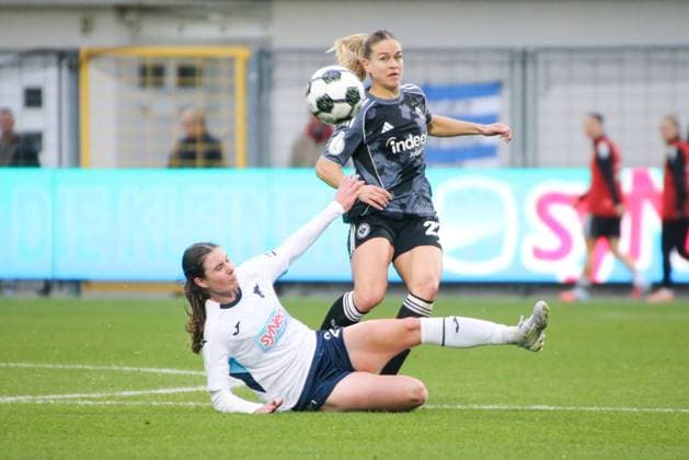 16 11 2025, xgrfx, Fußball DFB Pokal Frauen Achtelfinale , TSG Hoffenheim Eintracht Frankfurt v l Nadine Riesen Eintracht Frankfurt DFL DFB REGULATIONS PROHIBIT ANY USE OF PHOTOGRAPHS as IMAGE SEQUENCES and or QUASI VIDEO Dietmar Hopp Stadion