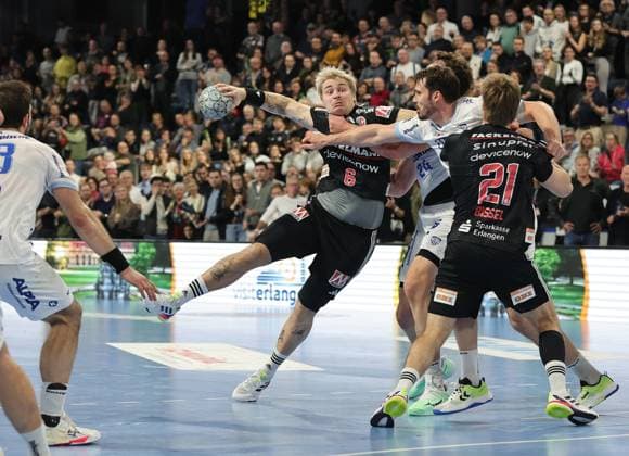 16 11 2025 Handball 1 Bundesliga DAIKIN HBL Season 2025 2026 12 Matchday HC Erlangen Metropolregion Nürnberg HCE TBV Lemgo Lippe DaMa xdaxmax Marek Nissen 6, HC Erlangen HCE